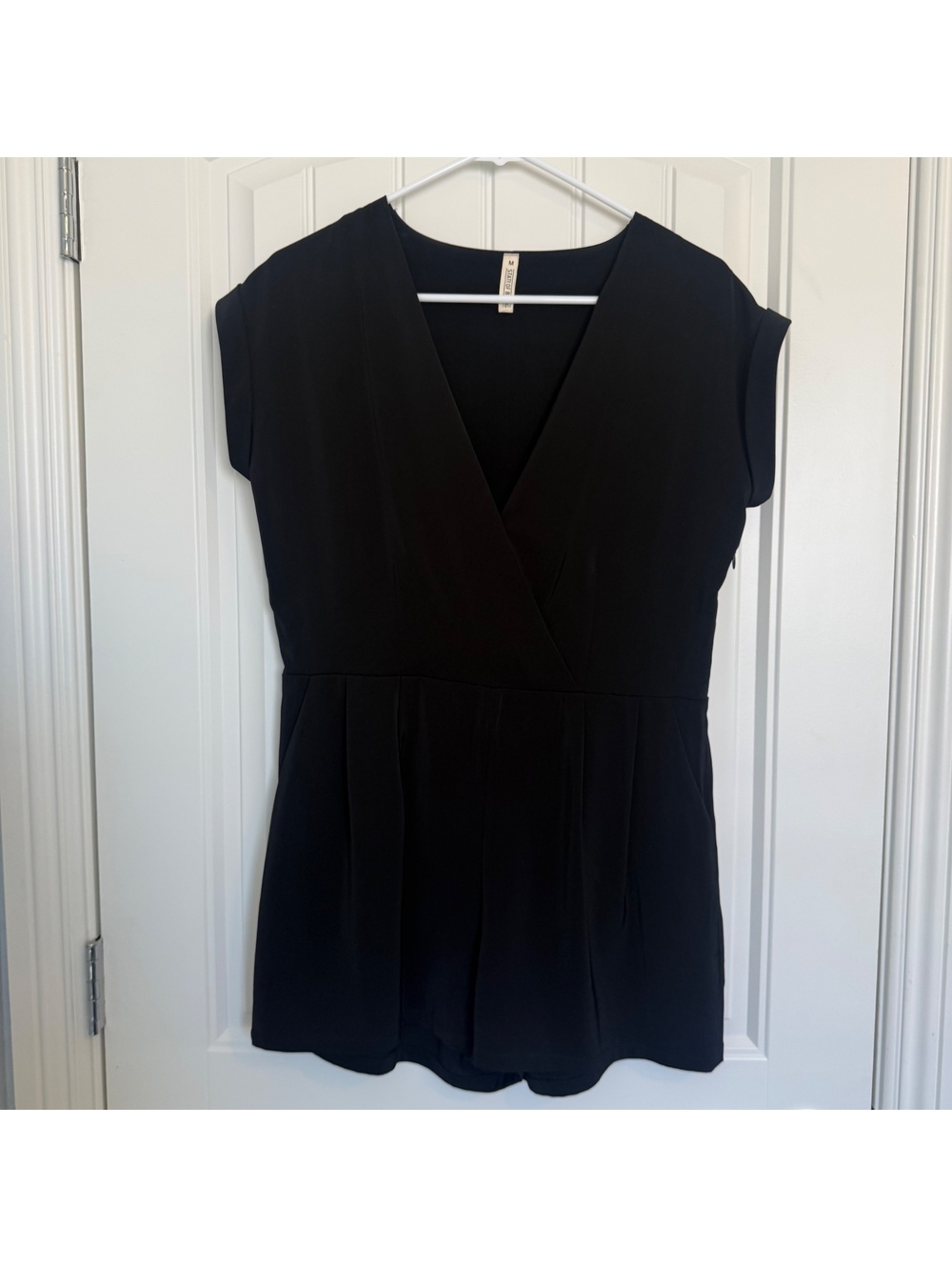State of Being Black Short Sleeve V-Neck Romper with Back Cutout Size Medium